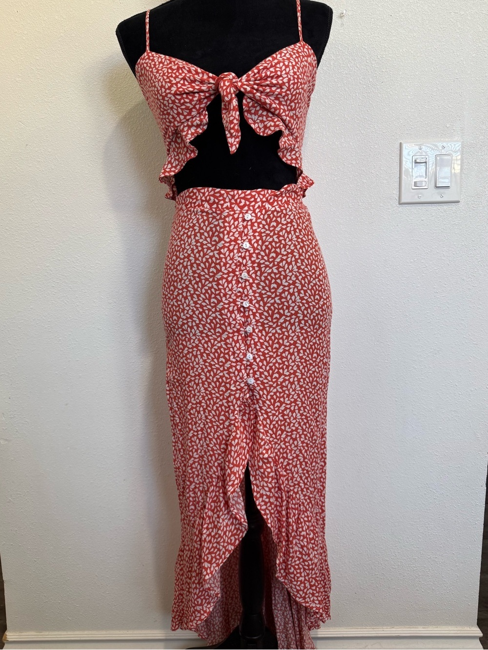 Skylar + Madison Red Floral Tie Front Crop Top & High Low Maxi Skirt Set Small - Picture 2 of 11